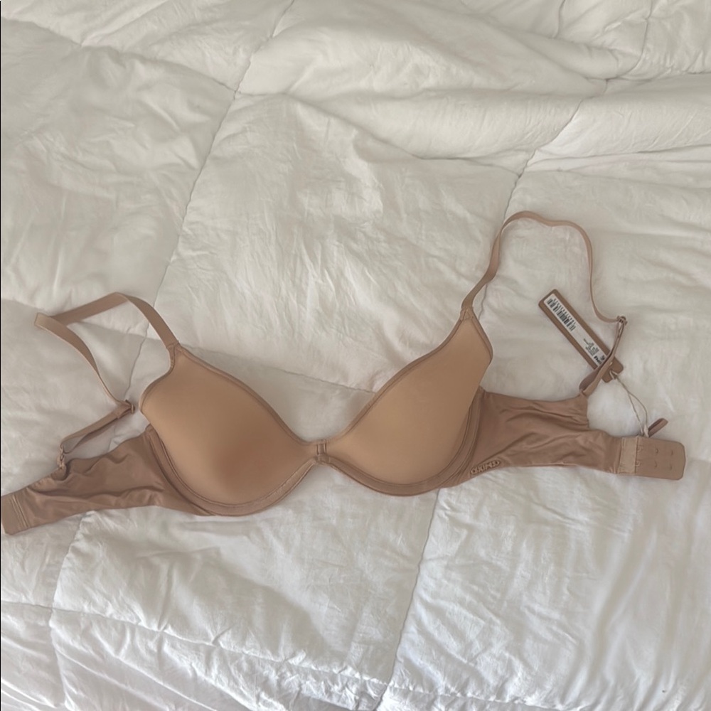 Skims weightless scoop bra 32C NWT